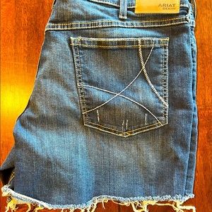 Ariat Womens Boyfriend Shorts.